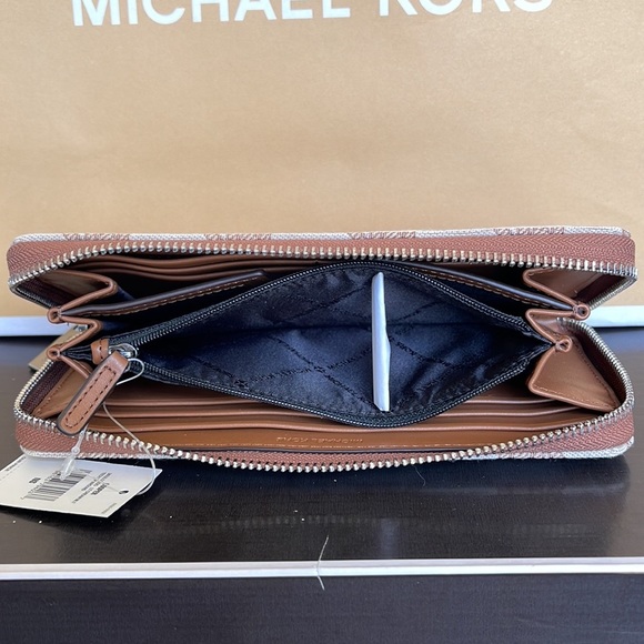 Michael Kors Men’s Women’s Cooper Tech Zip Around Continental Wallet
LT Cream - Picture 11 of 16